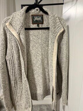 Hearty Heather Gray Roots Zip-Up Sweater: Cozy Canadian Cabin Vibes!